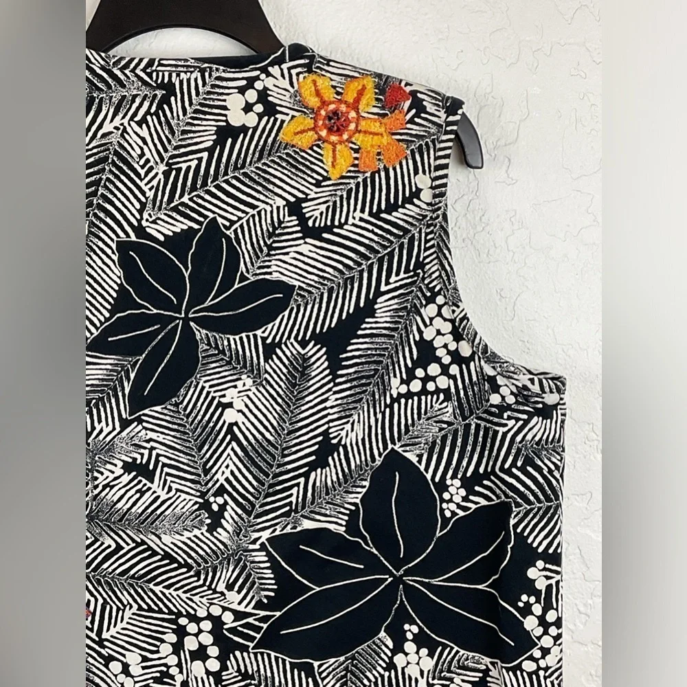 Chico’s Floral Embroidered Black White Vest Size 2 Medium
